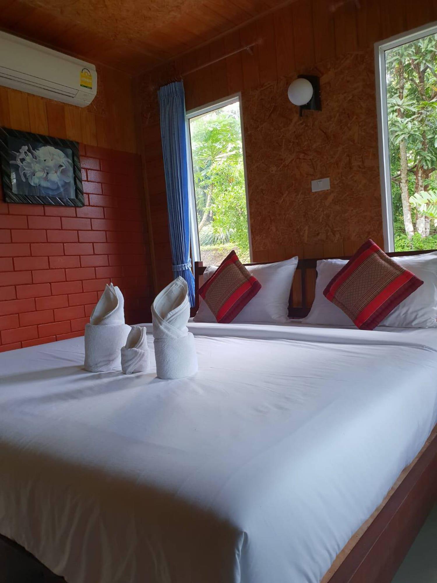 Baan Suan Hill Resort Ban Tha Khun Exterior photo